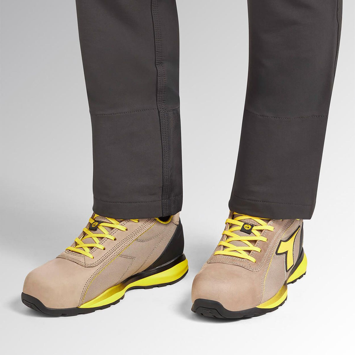 Încălțăminte de protecție DIADORA GLOVE HYPER LOW S3S FO HRO SR ESD BEIGE