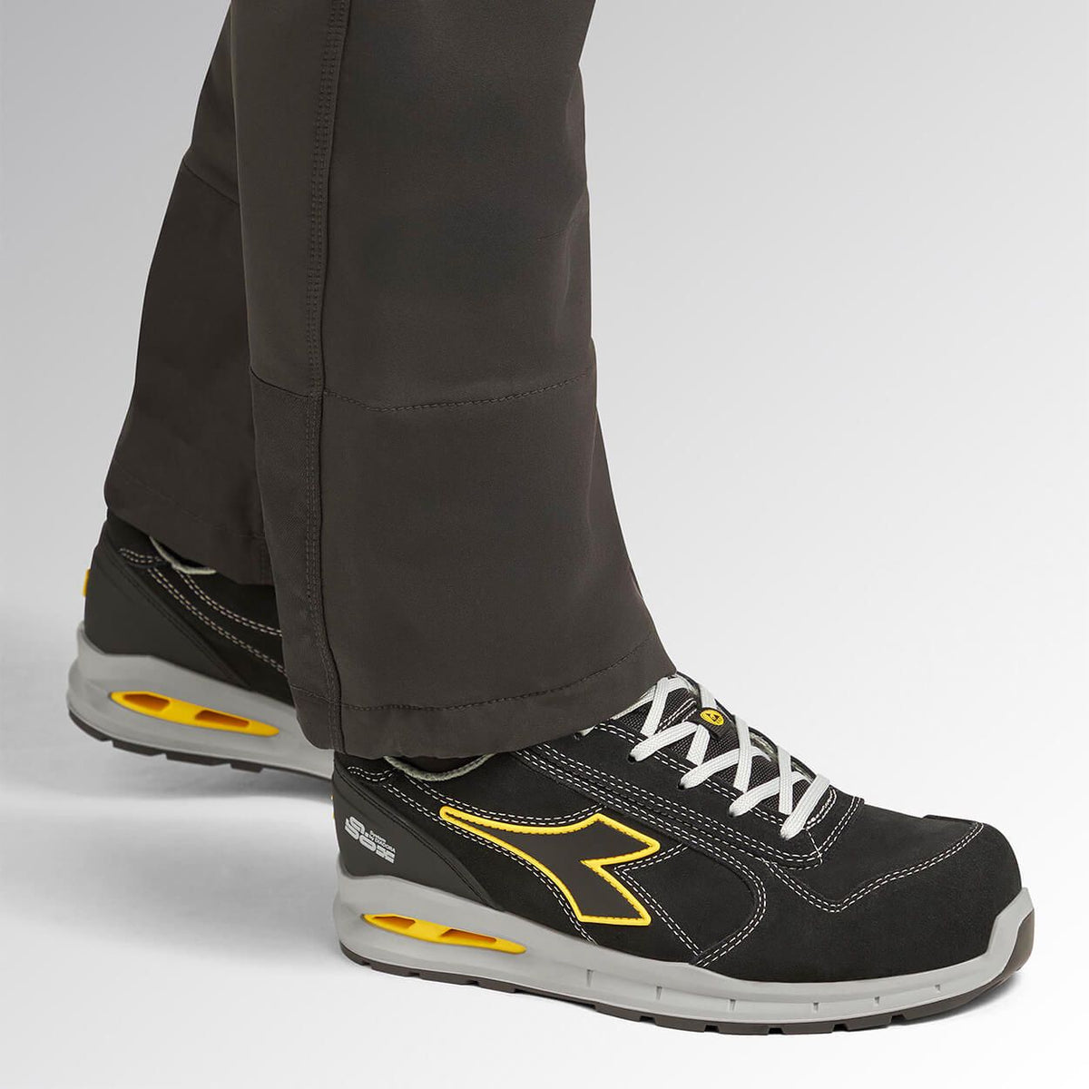 Încălțăminte de protecție DIADORA RUN A.BOX LOW S3S FO SR ESD BLACK